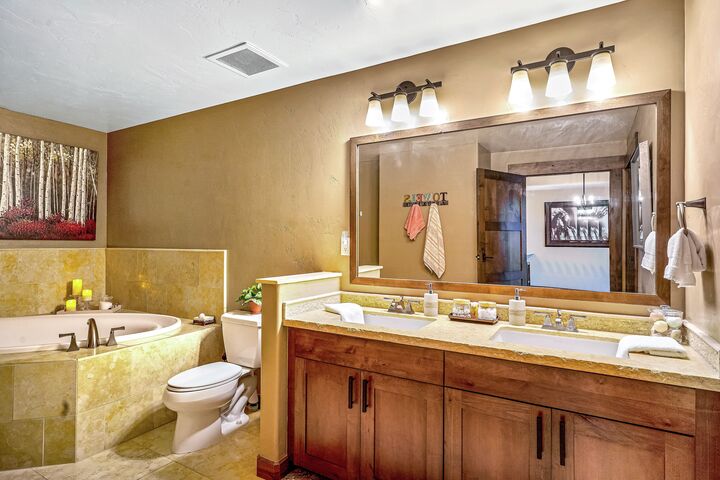 #2110 - Ensuite Bathroom