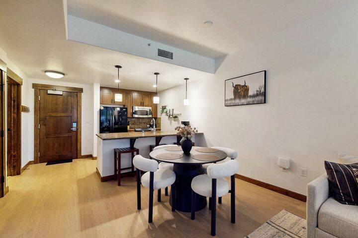 #2106 - Dining Area