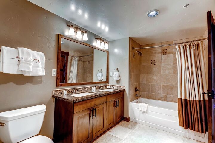 #3111 - Ensuite Bathroom