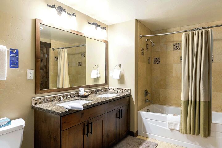 #4111 - Ensuite Bathroom