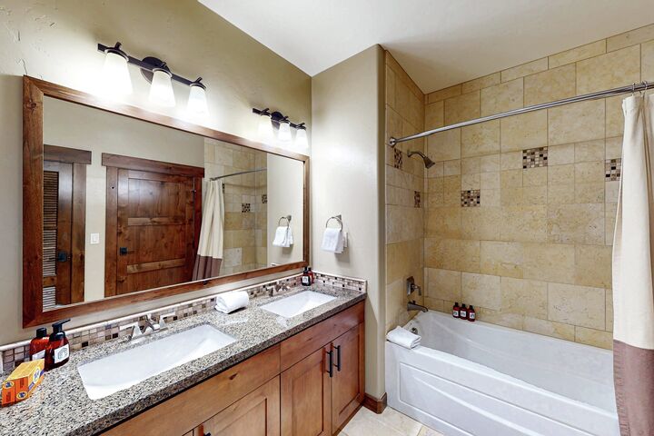 #5111 - Ensuite Bathroom