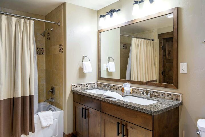 #4106 - Ensuite Bathroom