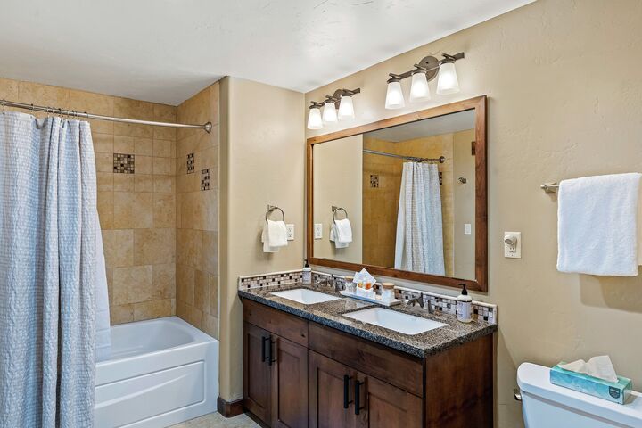 #3107 - Ensuite Bathroom