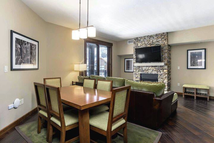 #4103 - Dining Area
