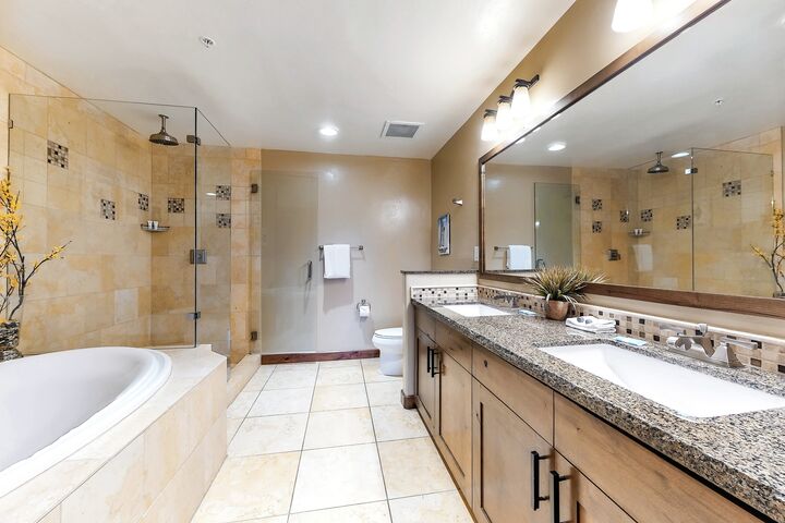 #3120 - Master Ensuite Bathroom