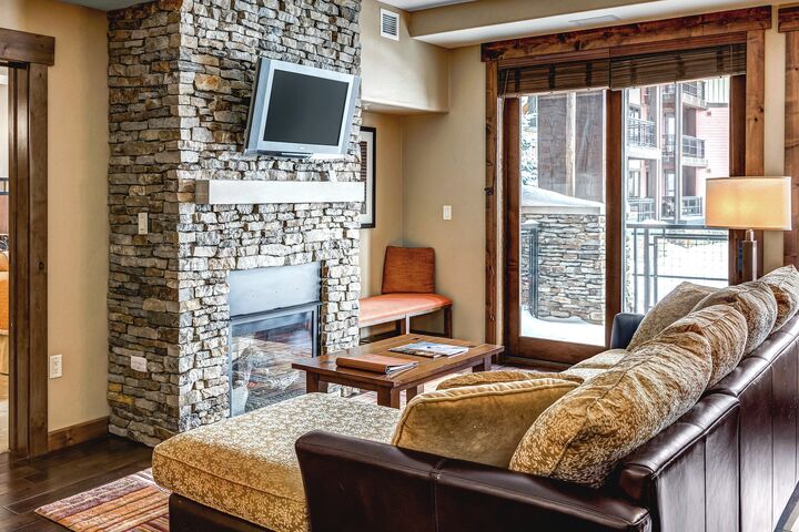 #2105 - Living Area