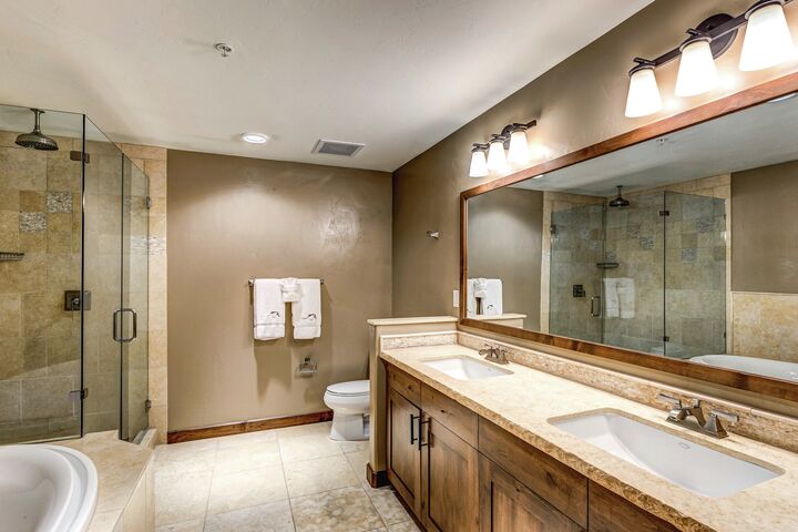 #2105 - Master Ensuite Bathroom