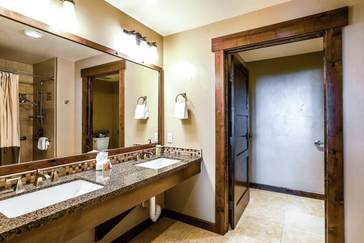 #3104 - Master Ensuite Bathroom