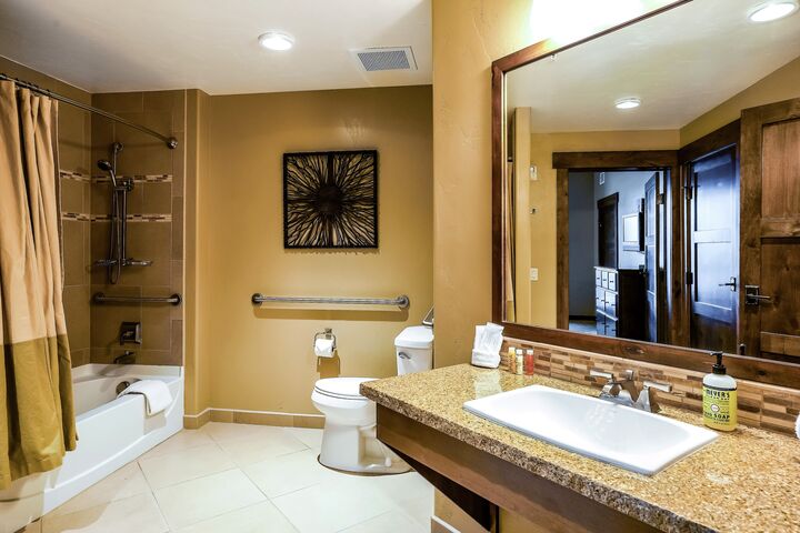 #3104 - Ensuite Bathroom