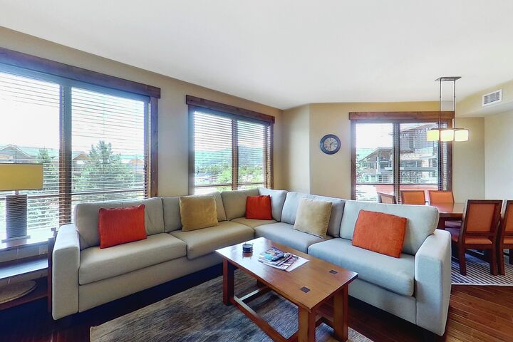 #2104 - Living Area