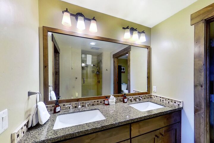#2104 - Master Ensuite Bathroom