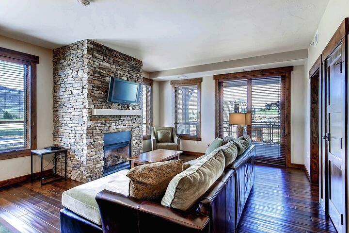 #2114 - Living Area