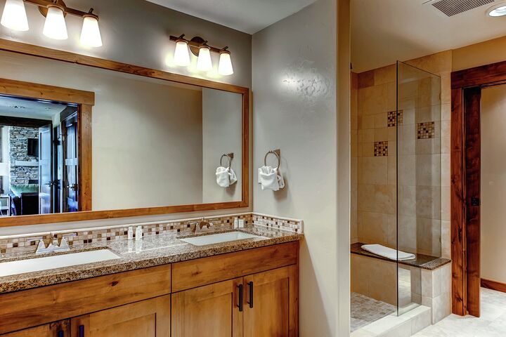 #2114 - Master Ensuite Bathroom