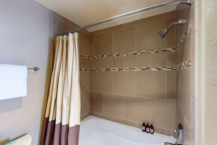 #2120 - Ensuite Bathroom