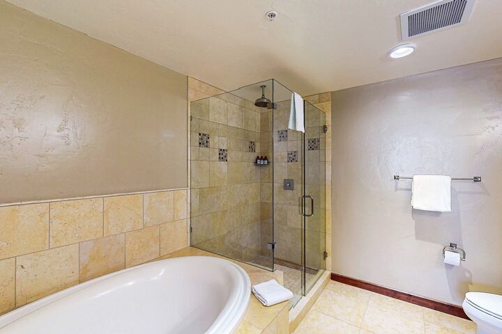 #2120 - Master Ensuite Bathroom