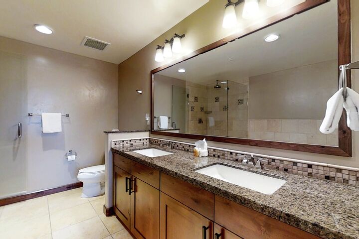 #2122 - Master Ensuite Bathroom