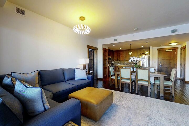 #2122 - Living Area