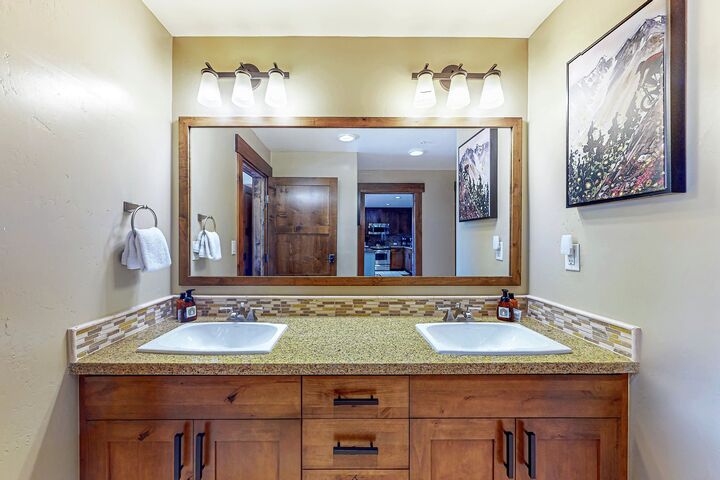 #3115 - Ensuite Bathroom