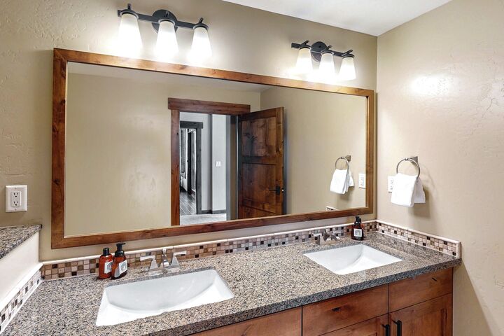 #3119 - Master Ensuite Bathroom