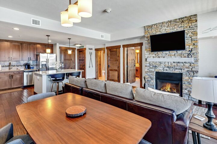 #4120 - Dining Area
