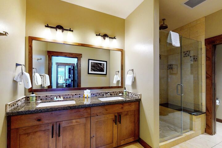 #5114 - Master Ensuite Bathroom