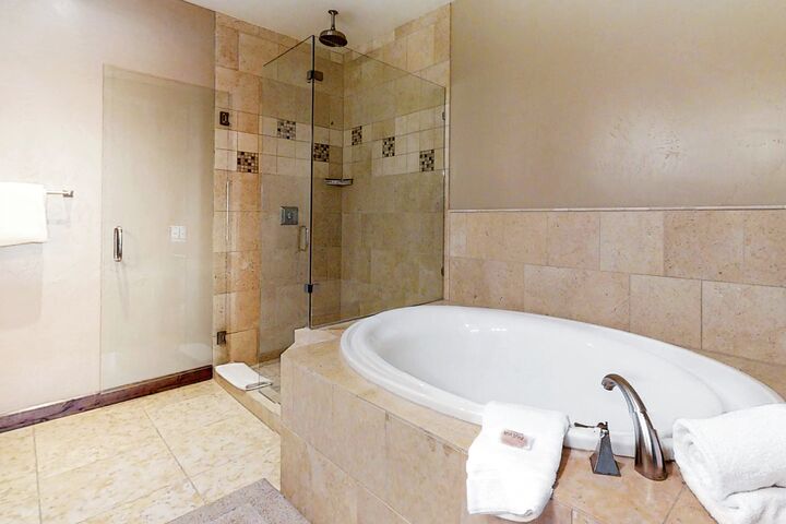 #5115 - Master Ensuite Bathroom