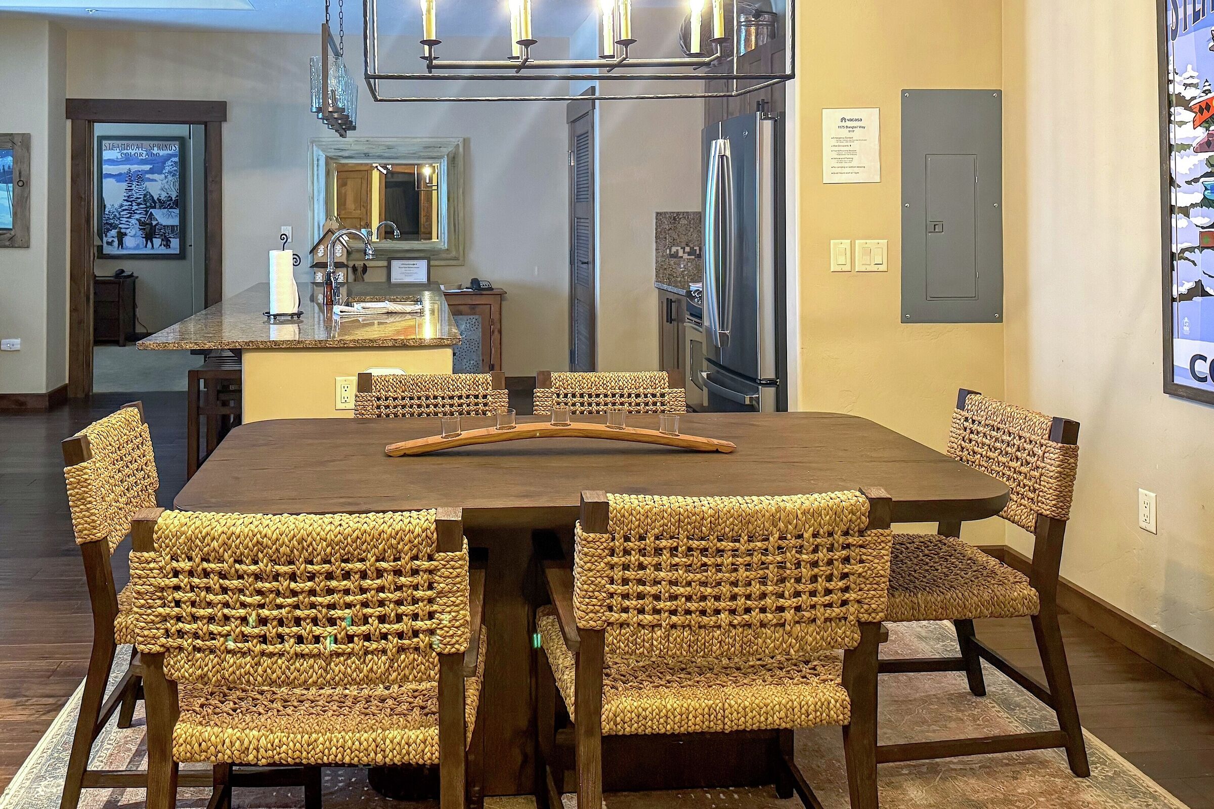Dining Area & Kitchen