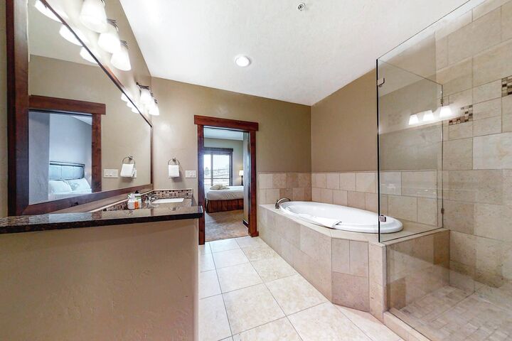 #5122 - Master Ensuite Bathroom
