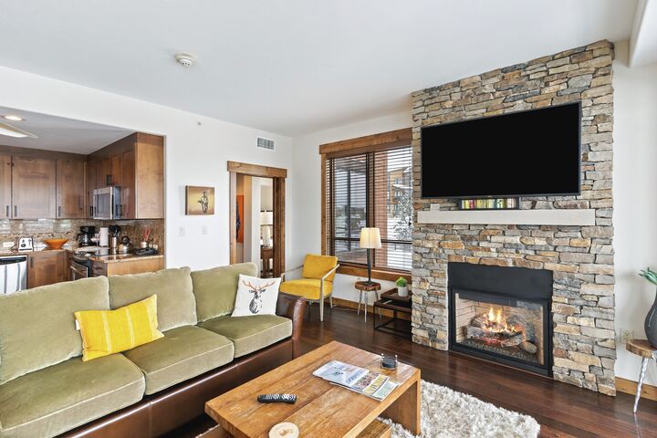 #2102 - Living Area