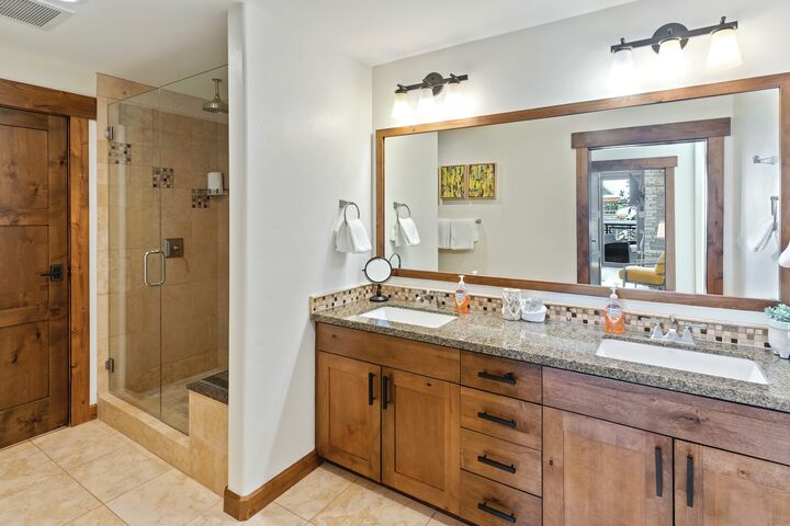 #2102 - Master Ensuite Bathroom