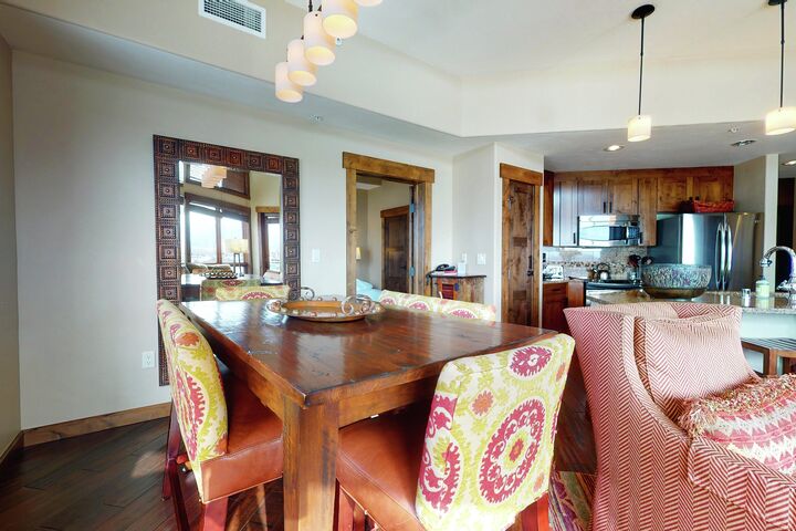 #5104 - Dining Area