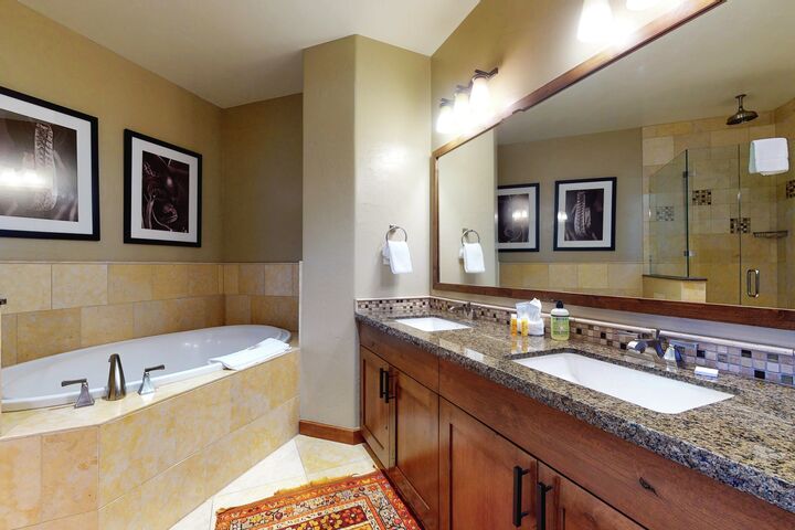 #5104 - Master Ensuite Bathroom