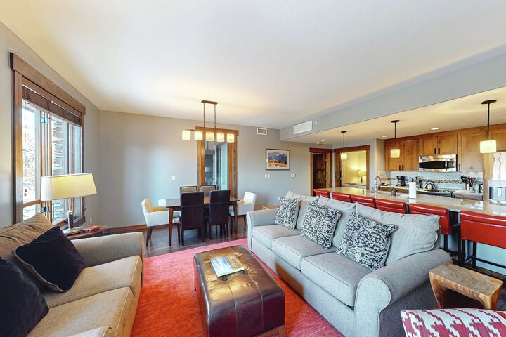 #2118 - Living Area
