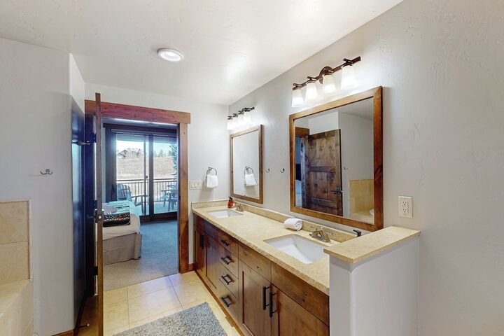 #2118 - Master Ensuite Bathroom
