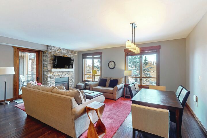 #2118 - Dining Area & Living Area