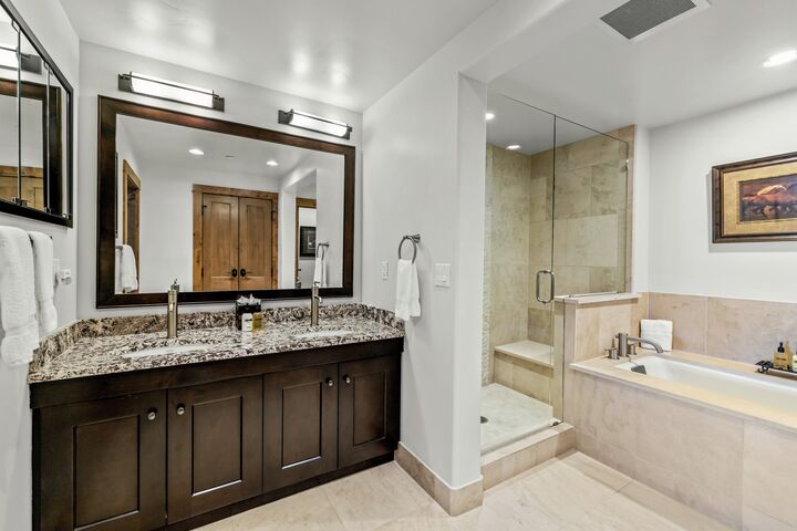 #2305 - Master Ensuite Bathroom