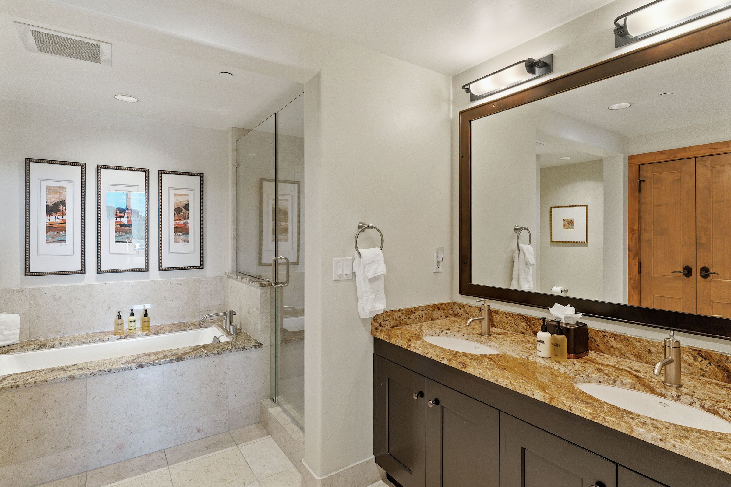 #2703 - Master Ensuite Bathroom