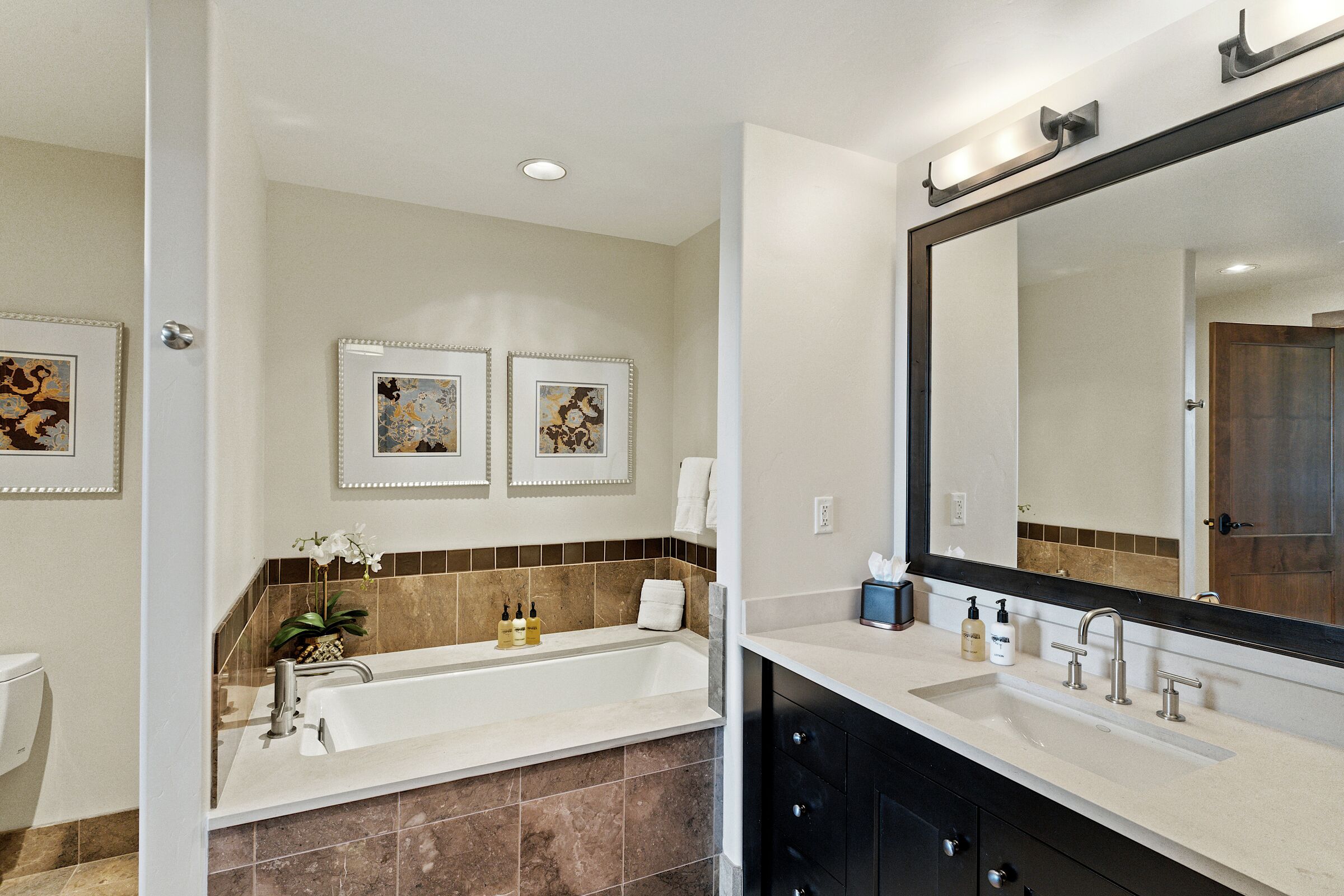#2703 - Ensuite Bathroom