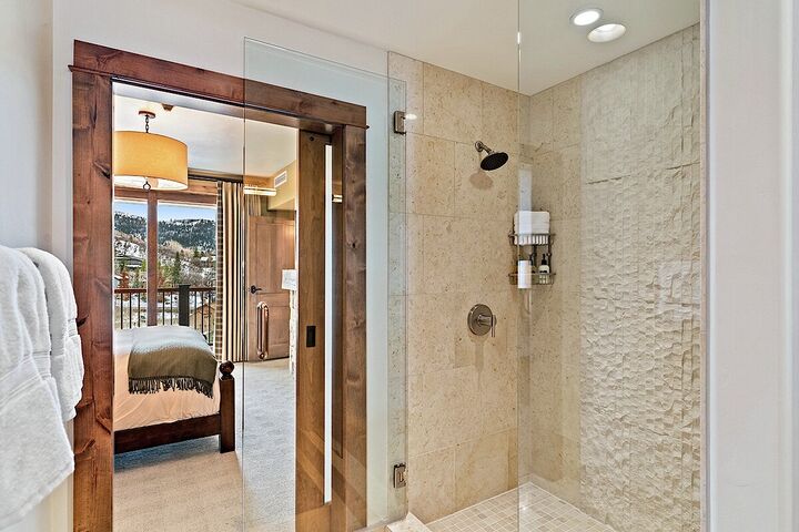 #2302 - Master Ensuite Bathroom