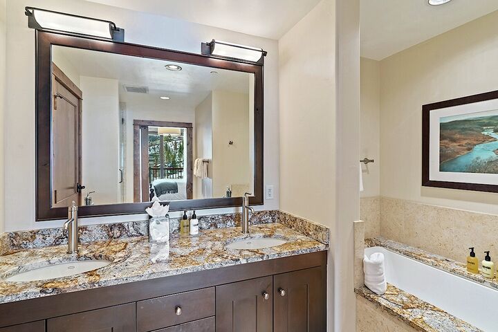 #2302 - Master Ensuite Bathroom