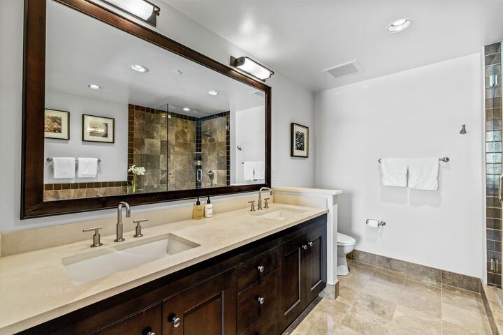 #2401 - Ensuite Bathroom