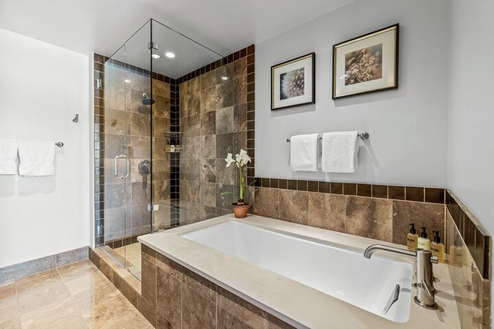 #2401 - Ensuite Bathroom