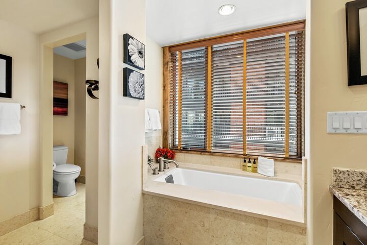 #2507 - Master Ensuite Bathroom