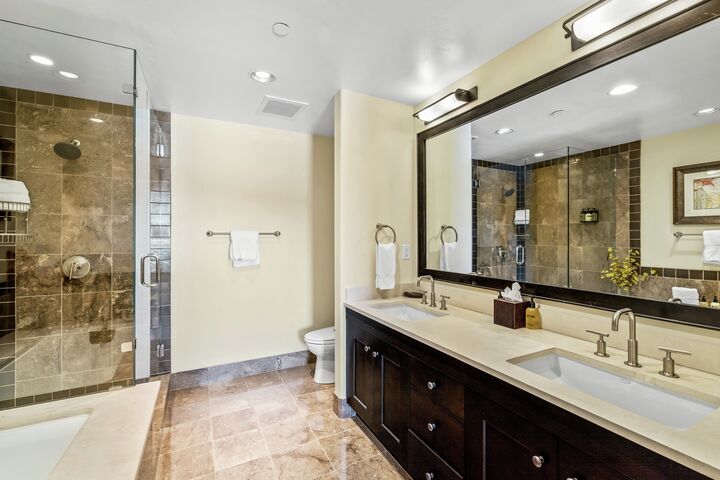 #2507 - Ensuite Bathroom