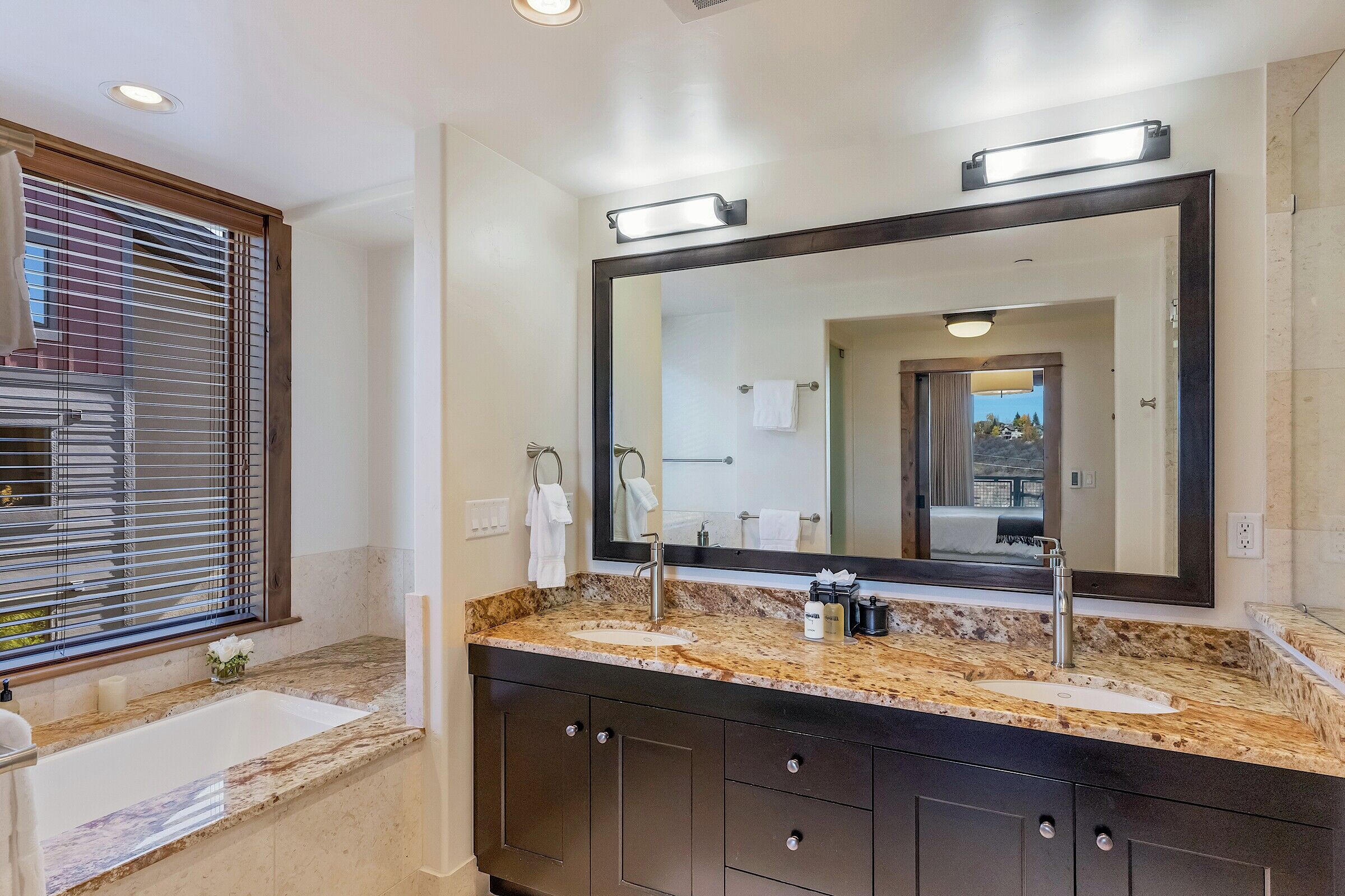 #2707 - Master Ensuite Bathroom