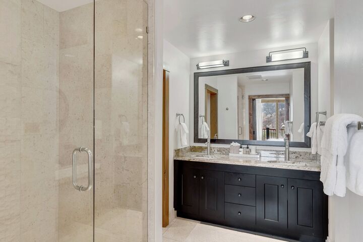 #2600 - Master Ensuite Bathroom