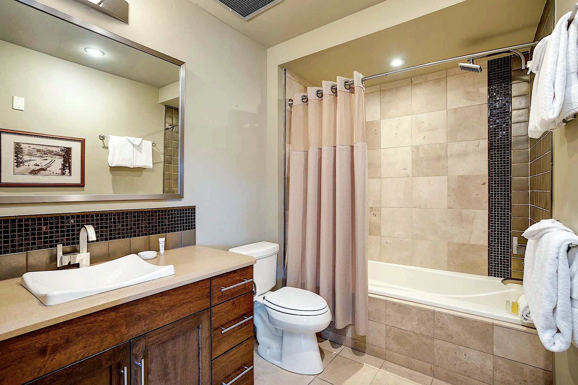#301B - Bathroom