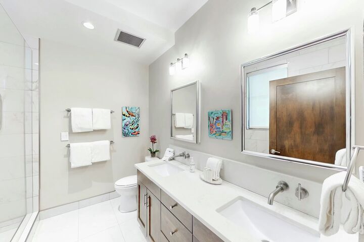 #302B - Master Ensuite Bathroom