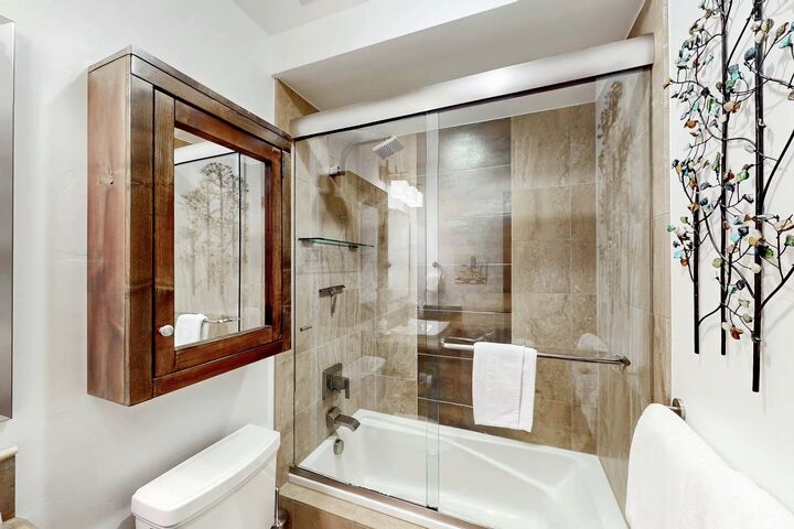 #302B - Ensuite Bathroom