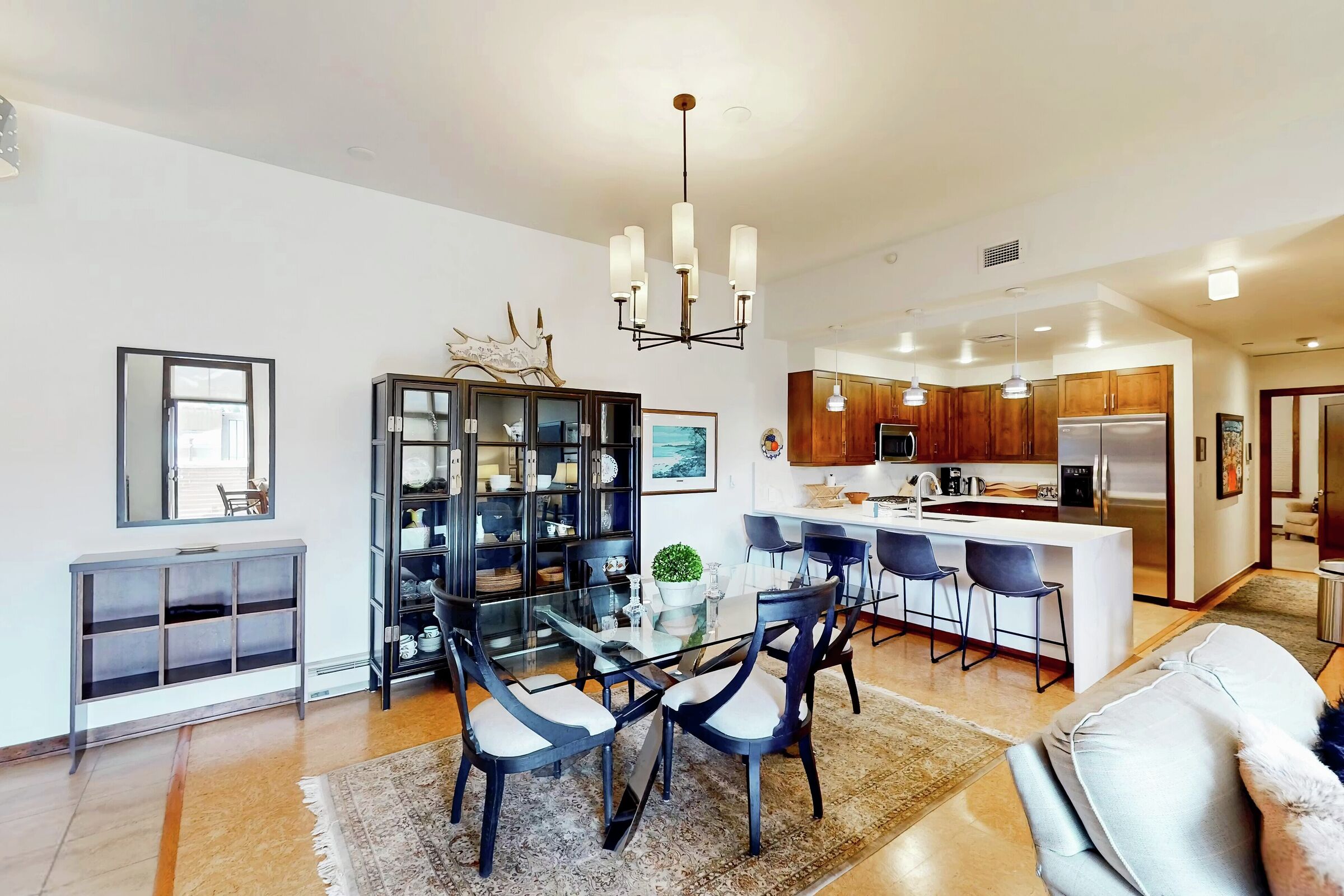 Dining Area & Kitchen